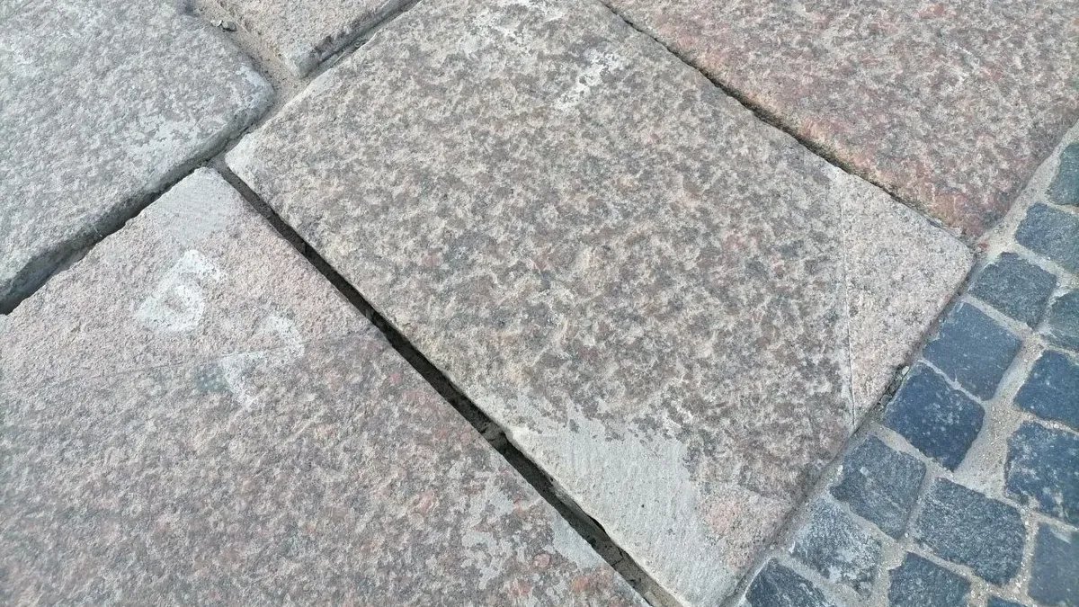 Дворцовая набережная после летнего ремонта. Фото: MR7