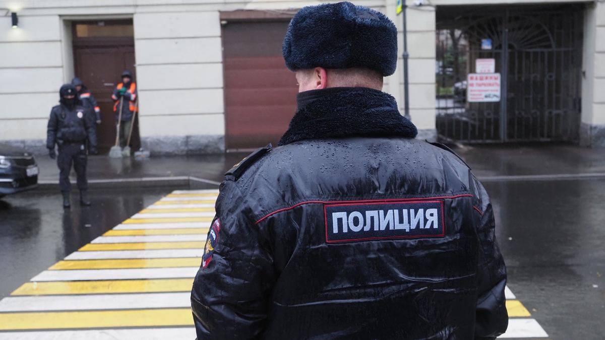 Экс-начальника угрозыска Московского района и его зама начали судить по делу о «выманивании квартир»