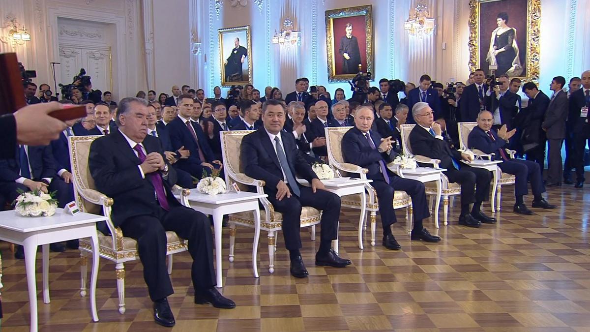 Скриншот видео: Кремль