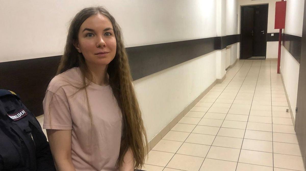 Суд отправил обвинявшуюся в «фейках об армии» Викторию Петрову на принудительное психиатрическое лечение