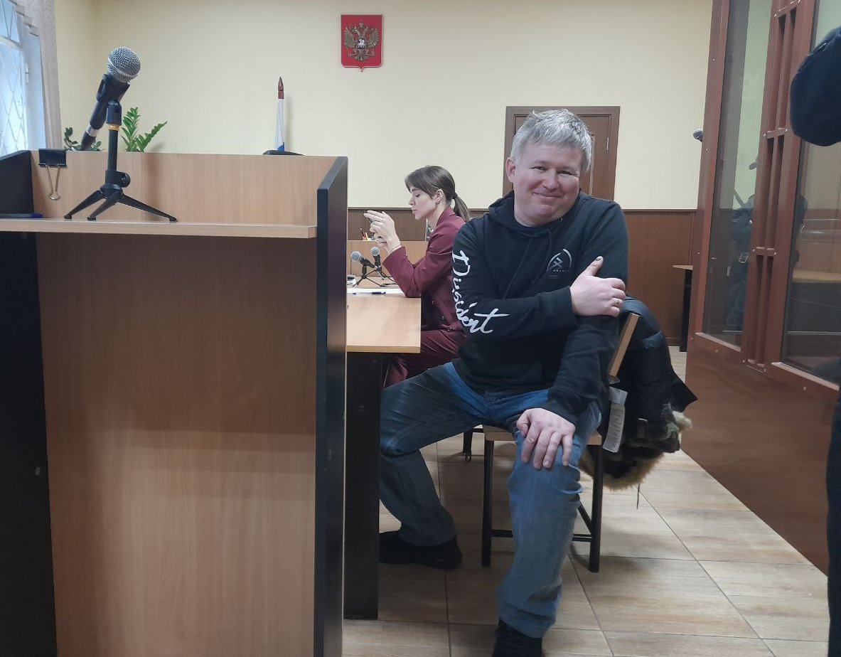 Динар Идрисов и адвокат Мария Зырянова. Фото: Анна Мотовилова / MR7