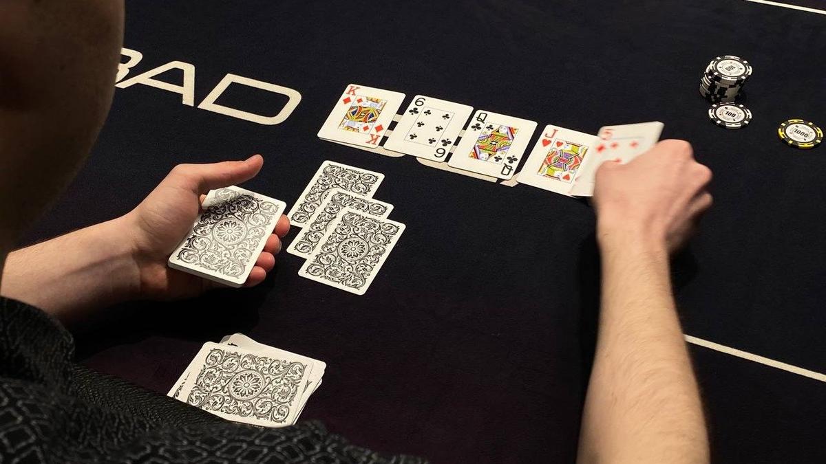 За деньги — нет. Как и зачем петербуржцы играют в спортивный покер