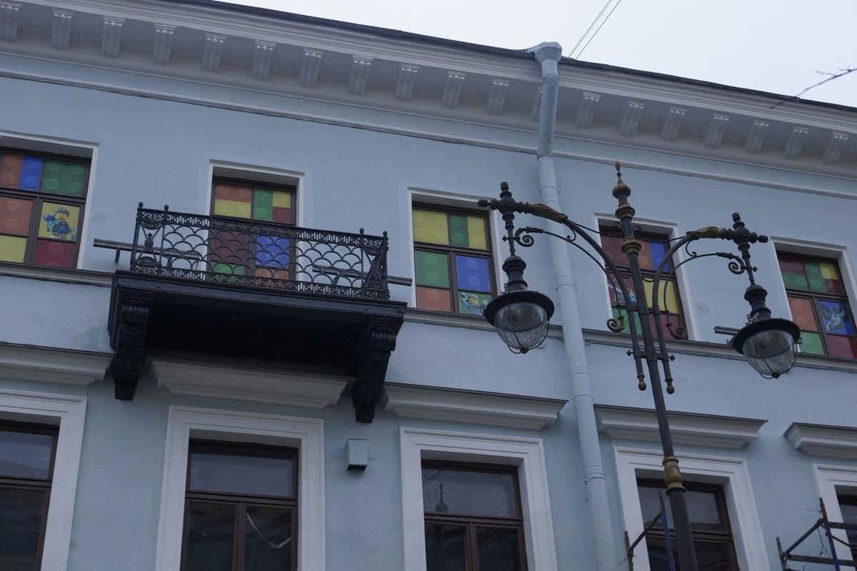 В Доме голландской реформатской церкви восстановили оригинальные ограды балконов. Фото: Ярослав Костров / сообщество «Центральный район за комфортную среду обитания»