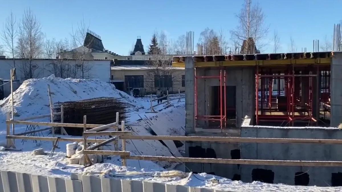 Стройку на месте бассейна «Атлантида» в Пушкине остановили