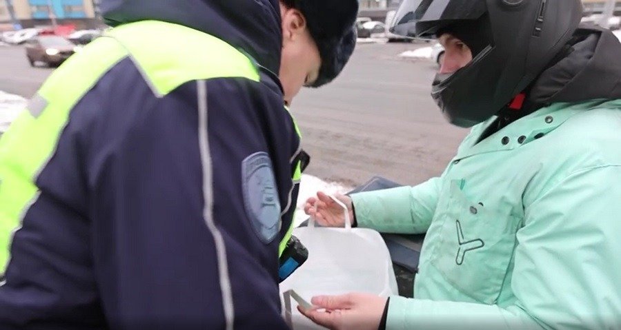 Скриншот видео: ГУ МВД по Петербургу и Ленобласти