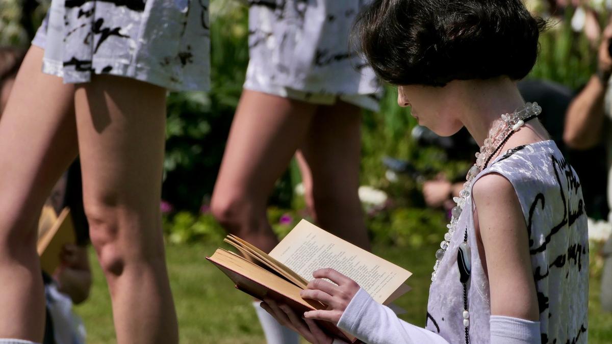 Книжная полка августа: 20 романов и детективов для вдумчивого чтения в конце лета