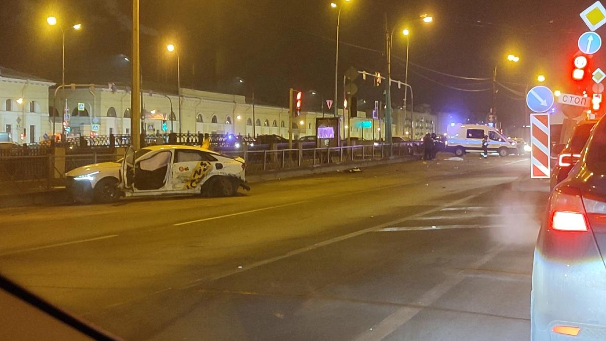 Угонщик такси погиб в аварии на Обводном канале