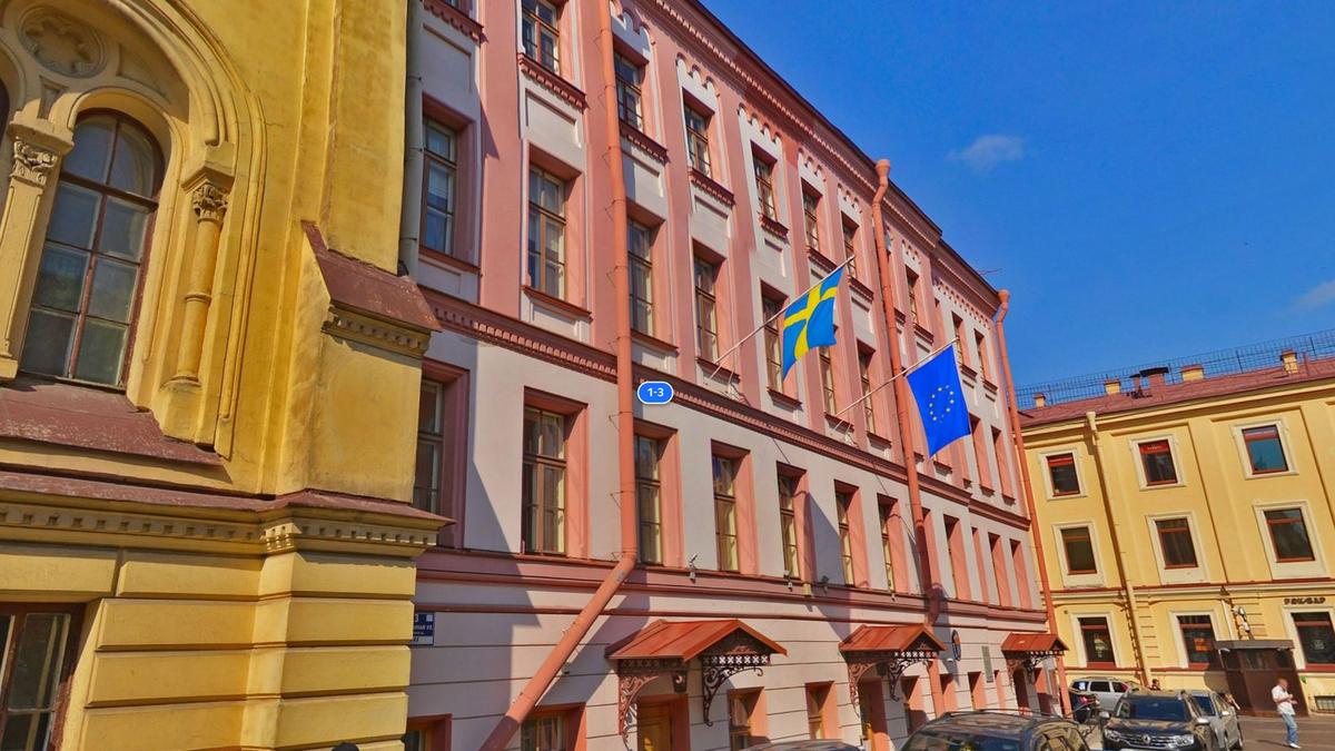 Смольный хочет продать долю в консульстве Швеции и часть Бадаевских складов