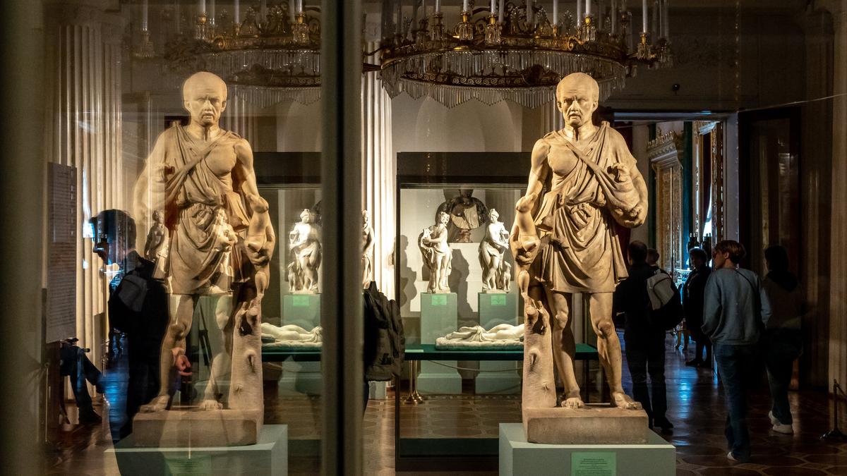 Эрмитаж показывает скульптуры из коллекций Петра Великого