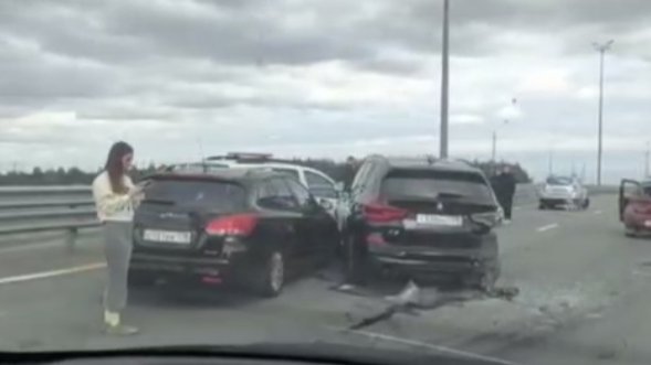 На Киевском шоссе в Ленобласти столкнулись пять машин