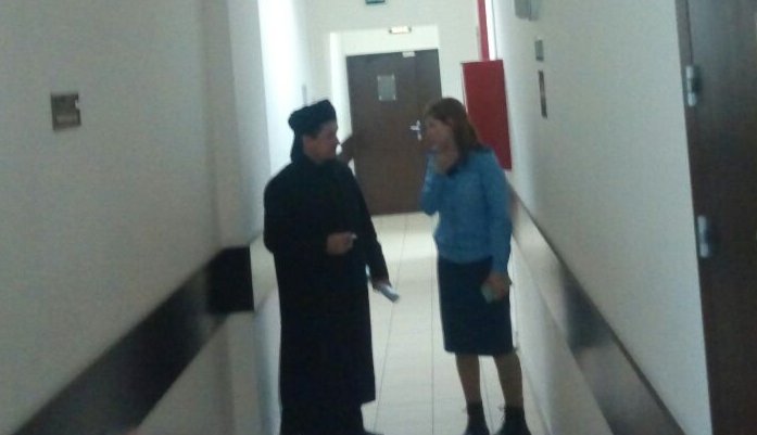 Имам Файзулло Каримов и представительница прокуратуры. Фото: Анна Мотовилова / MR7