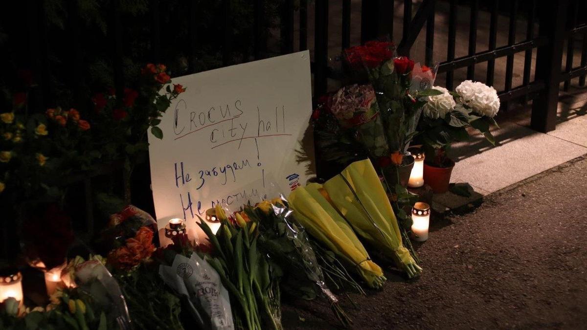 Как за рубежом почтили память погибших в теракте в Подмосковье